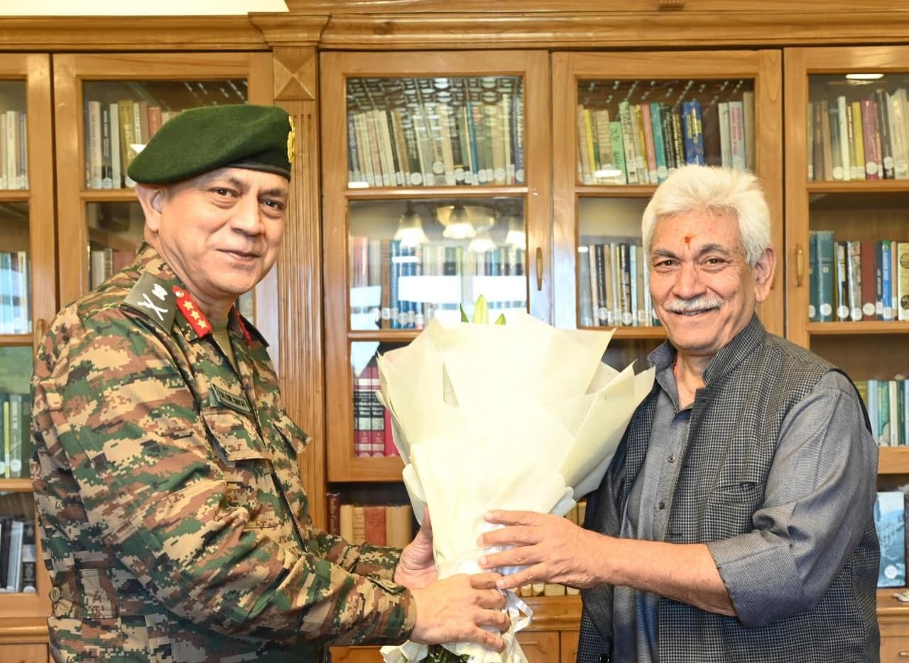Lieutenant General Balbir Singh, General Officer Commanding (GoC), 15 Corps, called on Lieutenant Governor, Shri Manoj Sinha, on Saturday..