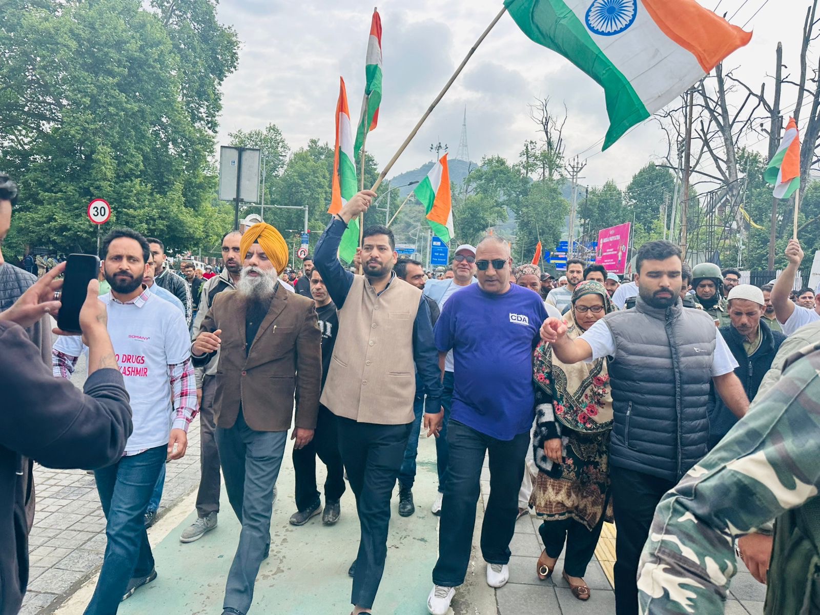 BJP Workers Join LG's Pad Yatra in Lal Chowk