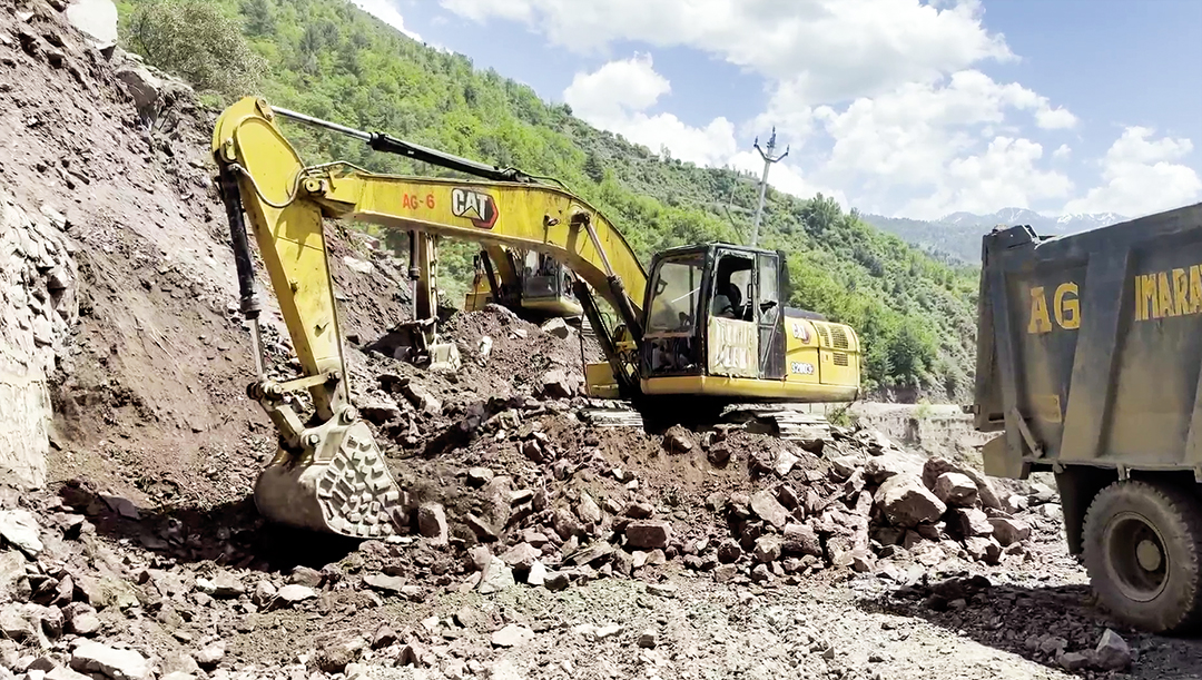 Baramulla Uri Highway reopens after major landslide blocks traffic