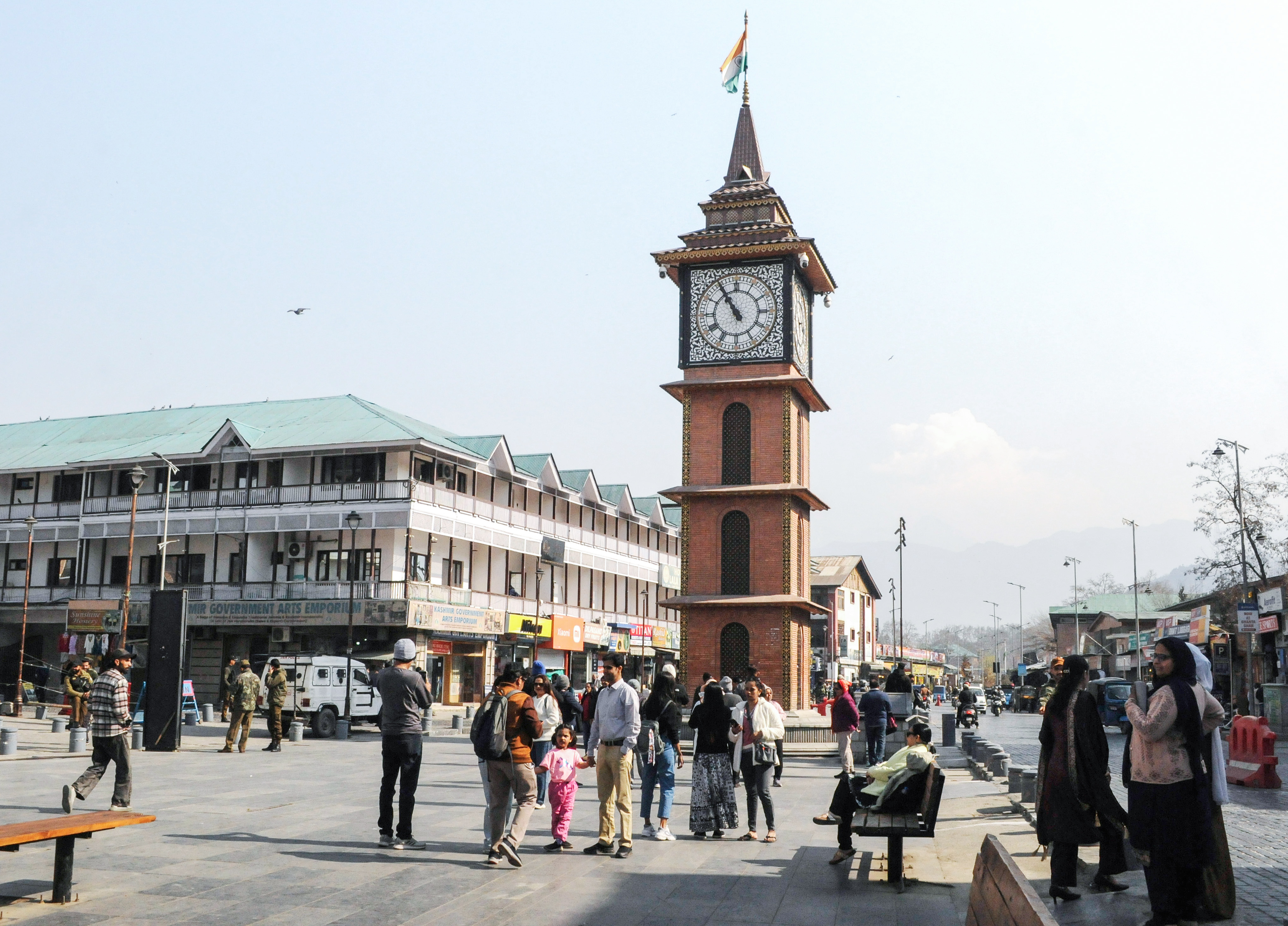 4.23 lakh tourists visit Kashmir in four months of 2026