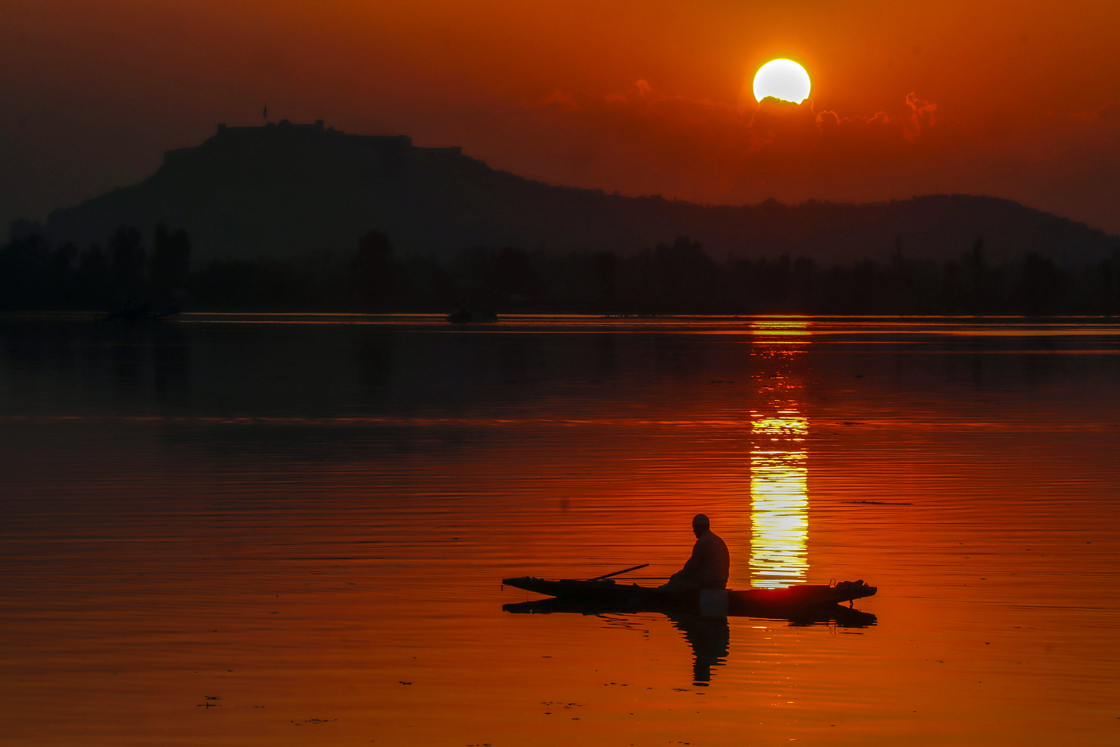 Unusual heat grips Kashmir, temperatures soar; Srinagar records 31.7 C