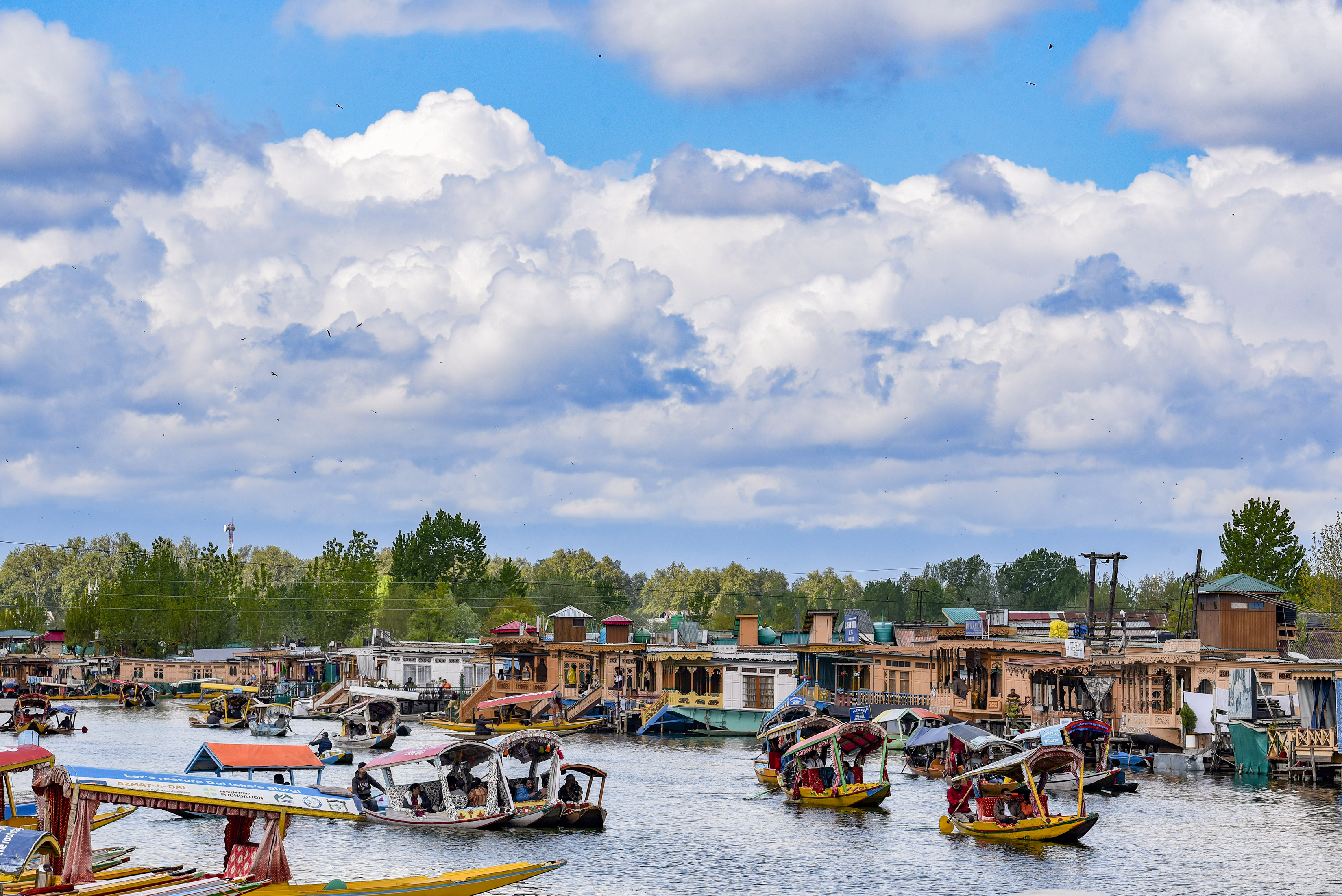 J&K Records 13 Crore Tourist Visits in Decade-Long Tourism Boom