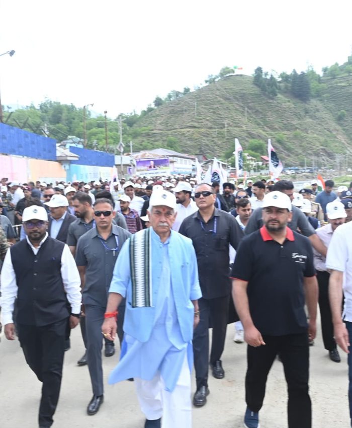 LG Sinha Joins Nasha-Mukt Jammu Kashmir Campaign in Kupwara