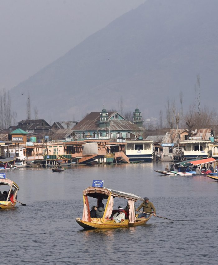 Srinagar, Jan 19 (ANI): Tourists enjoy the Shikara ride on Dal Lake on a cold winter morning, in Srinagar on Monday. (ANI Photo)