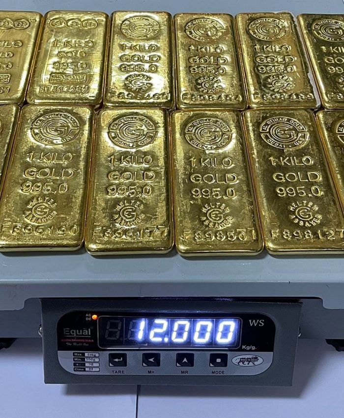 Mumbai, Sep 11 (ANI): Mumbai Airport Customs official seized 12 Kg gold valued at Rs.5.38 crores from a specially designed belt worn by a Sudanese passenger, in Mumbai on Sunday. (ANI Photo)