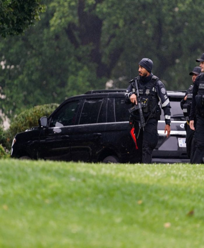 U.S. Secret Service agents walk at the White House after alleged gunshots were heard nearby, in Washington, D.C., U.S., May 23, 2026. REUTERS/Nathan Howard