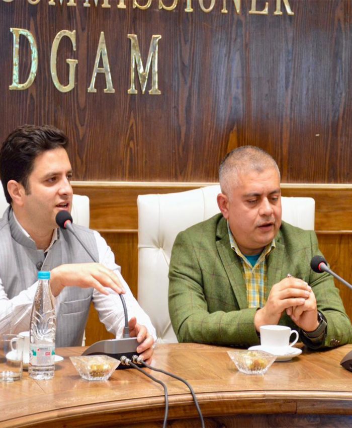 Chief Principal Census Officer chairs review meeting on ongoing census operations along with Budgam DC