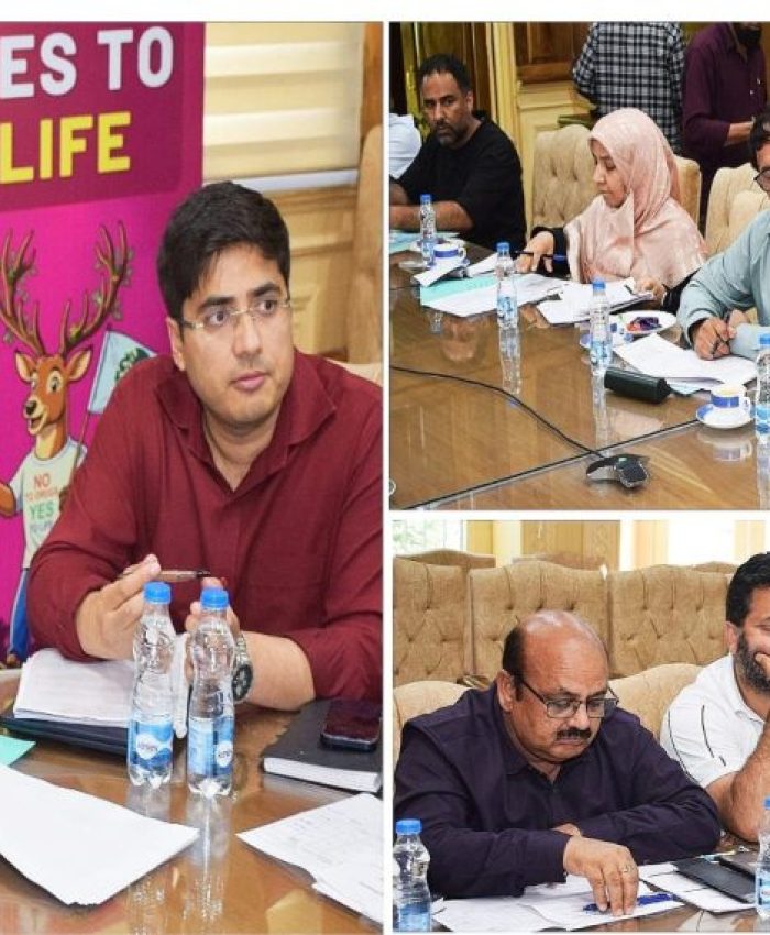 Div Com Kashmir reviews SMRDA Projects, Stresses timely completion of Development Works