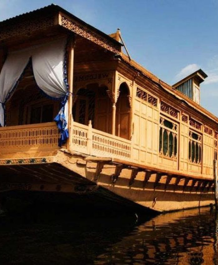 The Fading Art of Houseboat Making in Kashmir