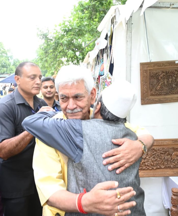Rang-e-Kashmir festival : J&K living canvas painted with centuries of wisdom, artistry: LG