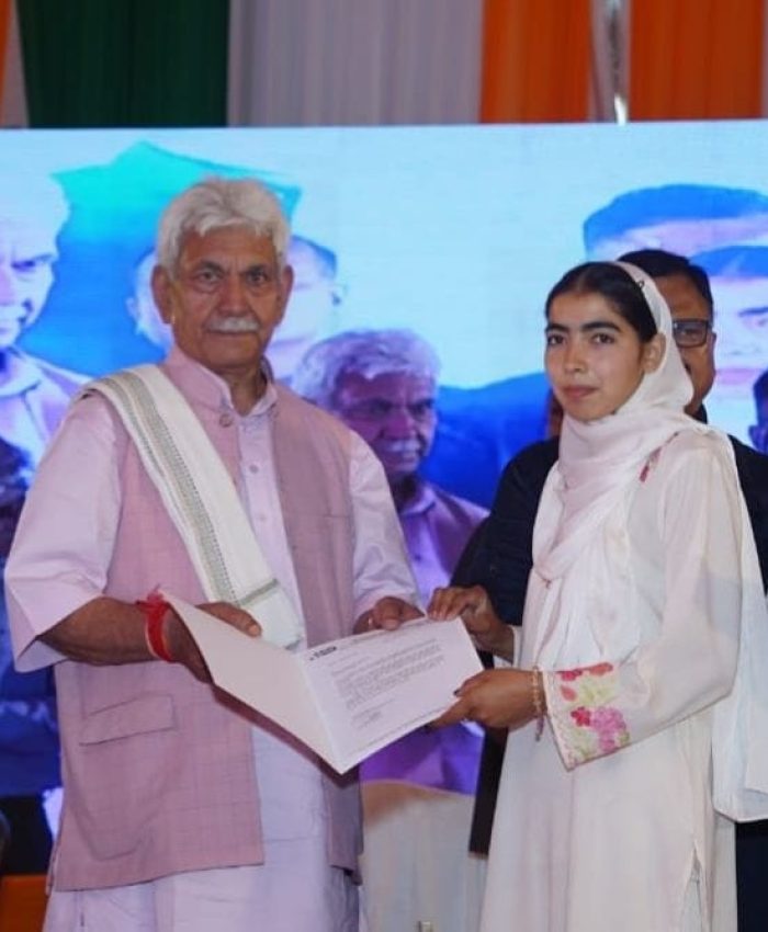 Border villages proud gateways to nation, deserve same dev as big cities: LG Sinha