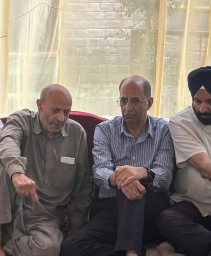 Nasir, Shammi Condole With Er Rashid in Langate
