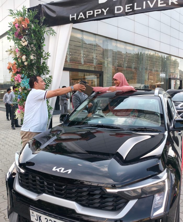 PAL KIA Srinagar Delivers 25 SUVs in Record Single-Day Event