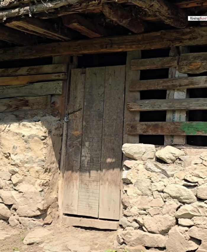 In Kashmir’s Forests, Kothas Stand Guard Over Gujjar Heritage