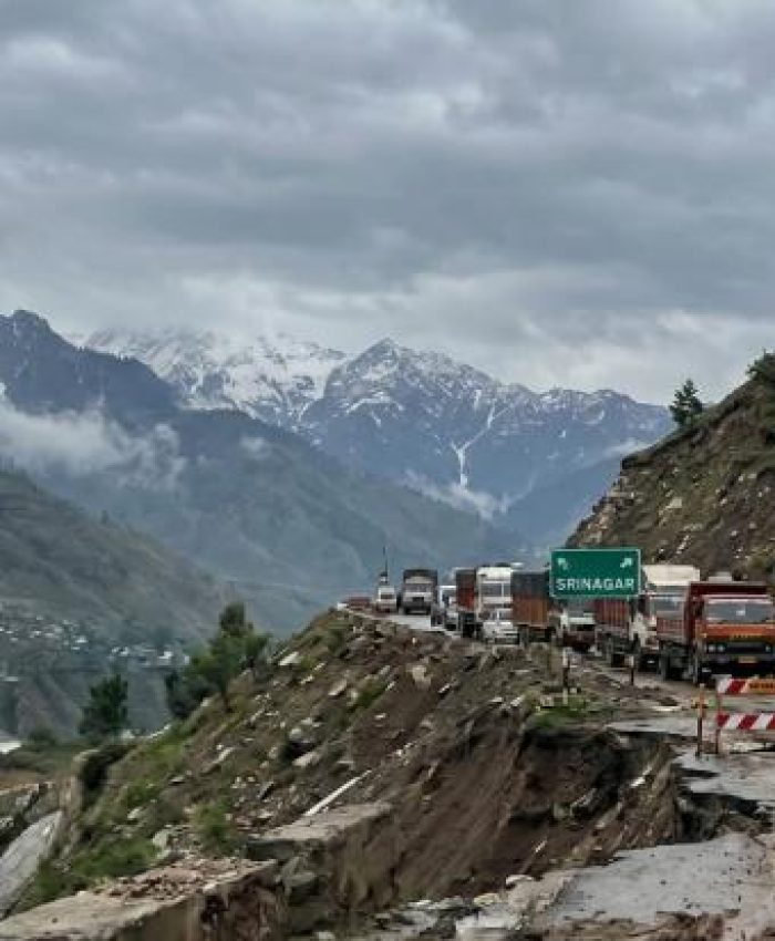 Climate vulnerability, road closures, weak transport system burdens J&K