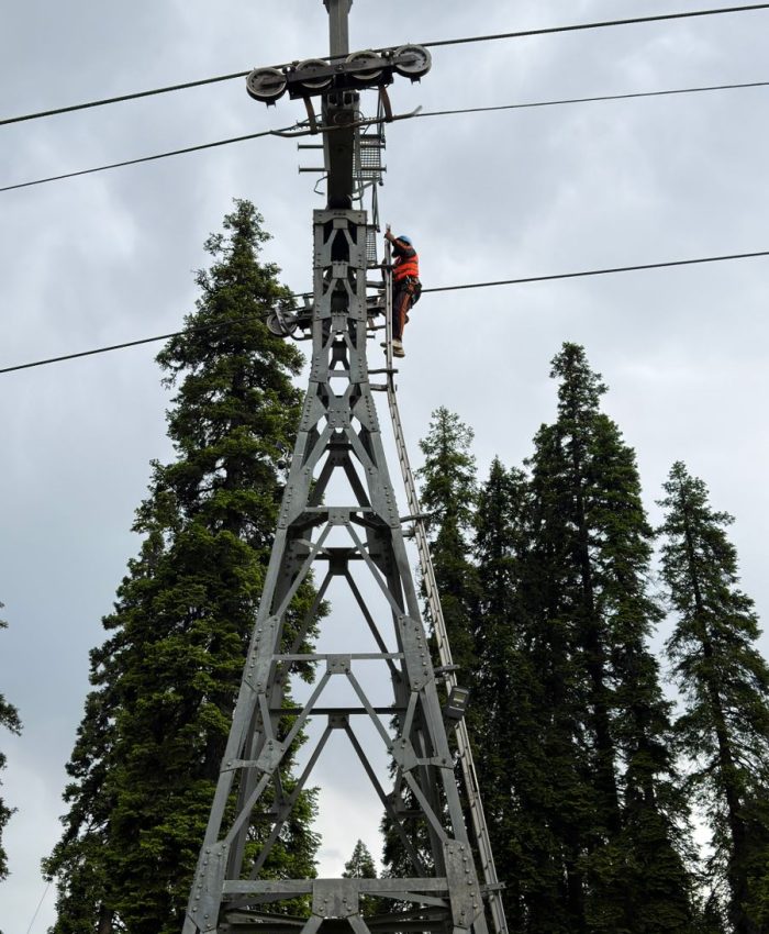 Major tragedy averted as Gulmarg Gondola develops technical snag