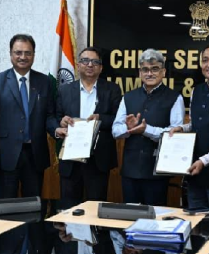 Daily Wagers Get Insurance Cover Through J&K Bank