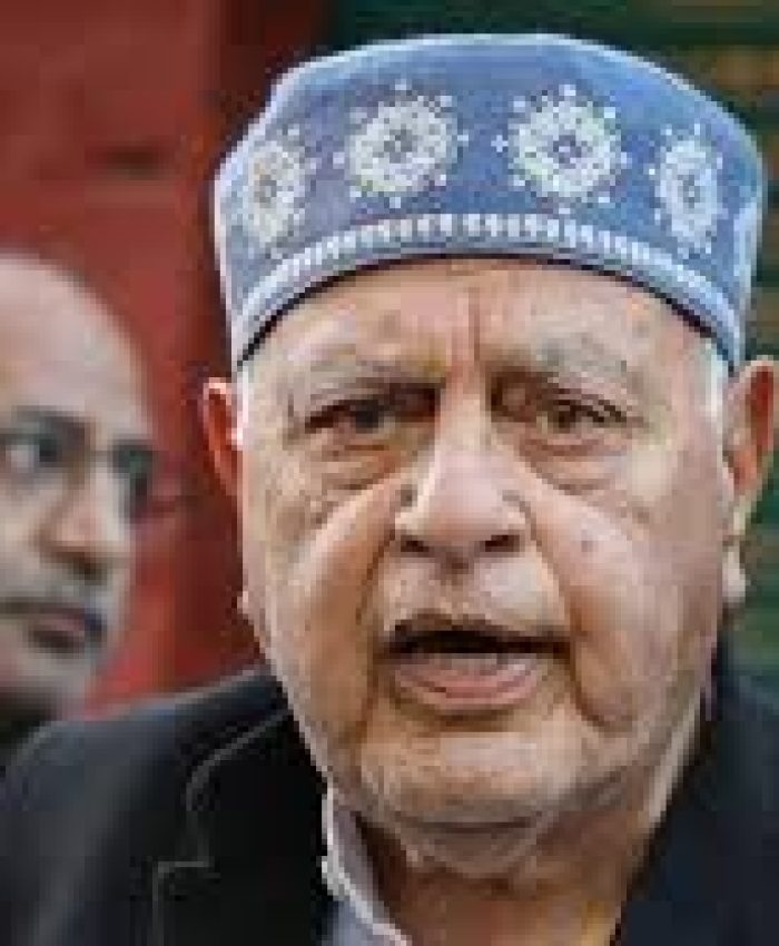 Dr Farooq Pays Tributes to Mirwaiz Molvi Farooq
