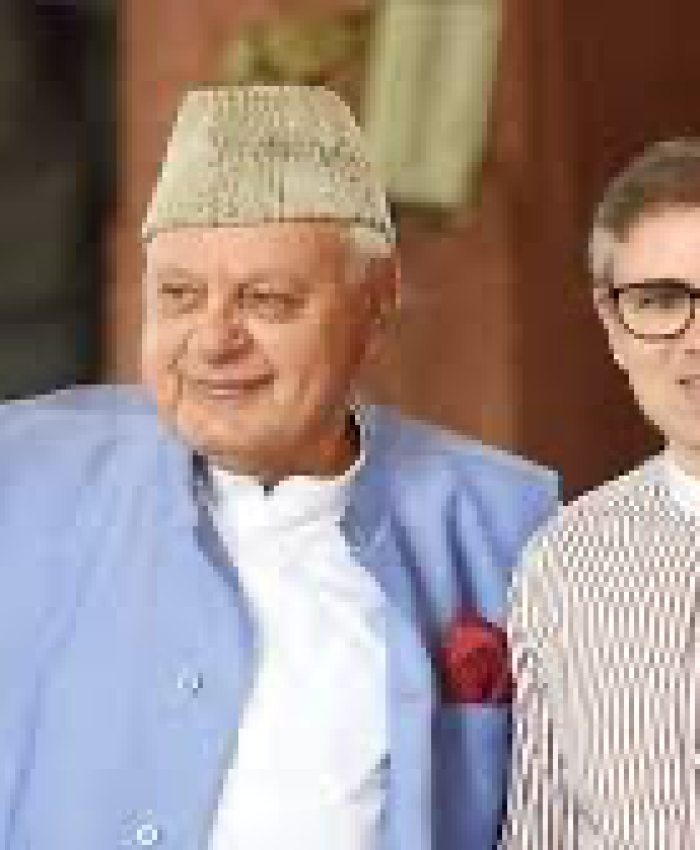 Dr Farooq, Omar Greet People on Eid-ul-Azha